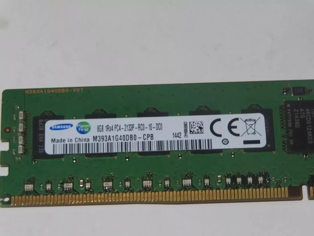 Samsung M393A1G40DB0-CPB0Q 8GB PC4-17000 DDR4 -2133MT/s 1RX4 ECC Memory